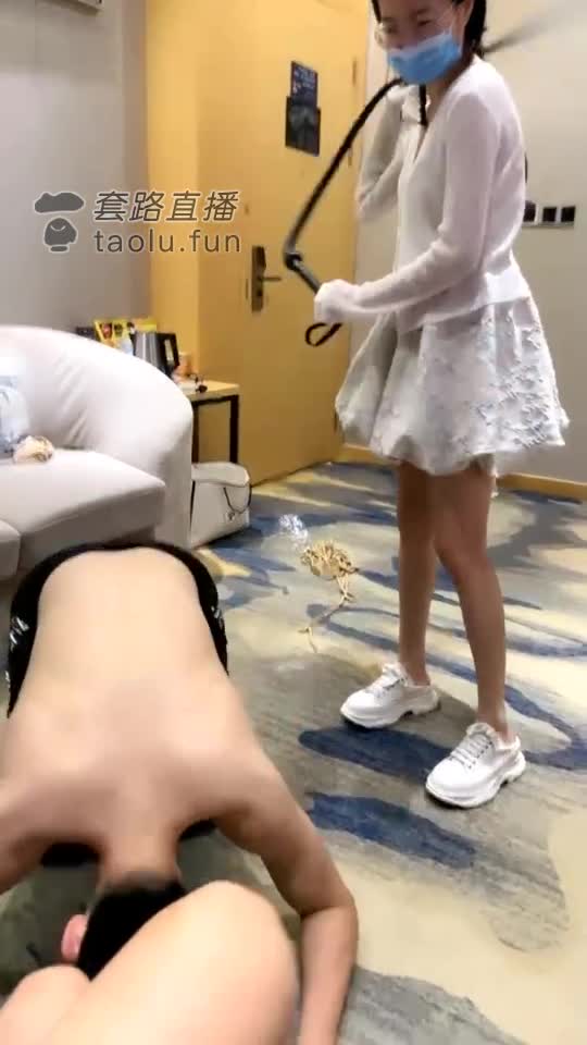 闺蜜带老公来家里玩