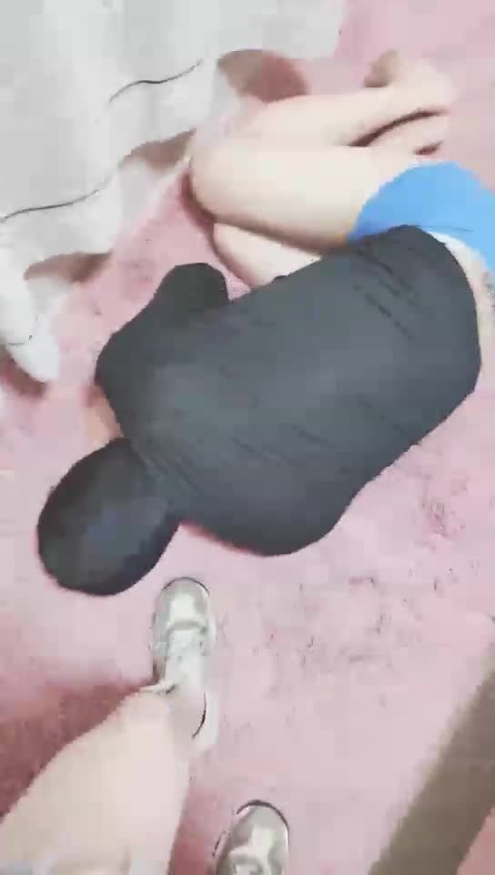 踩肌肉男