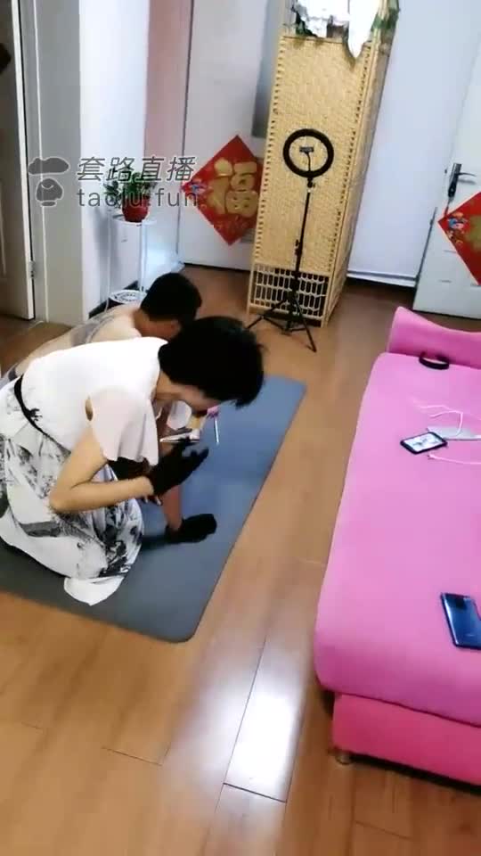 CD和女仆人伺候