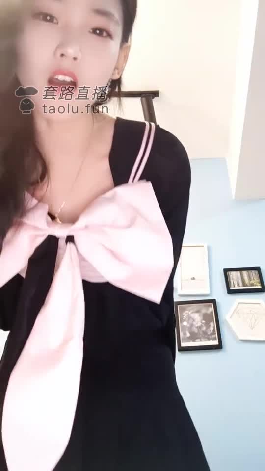 哥哥不许闻我的袜子