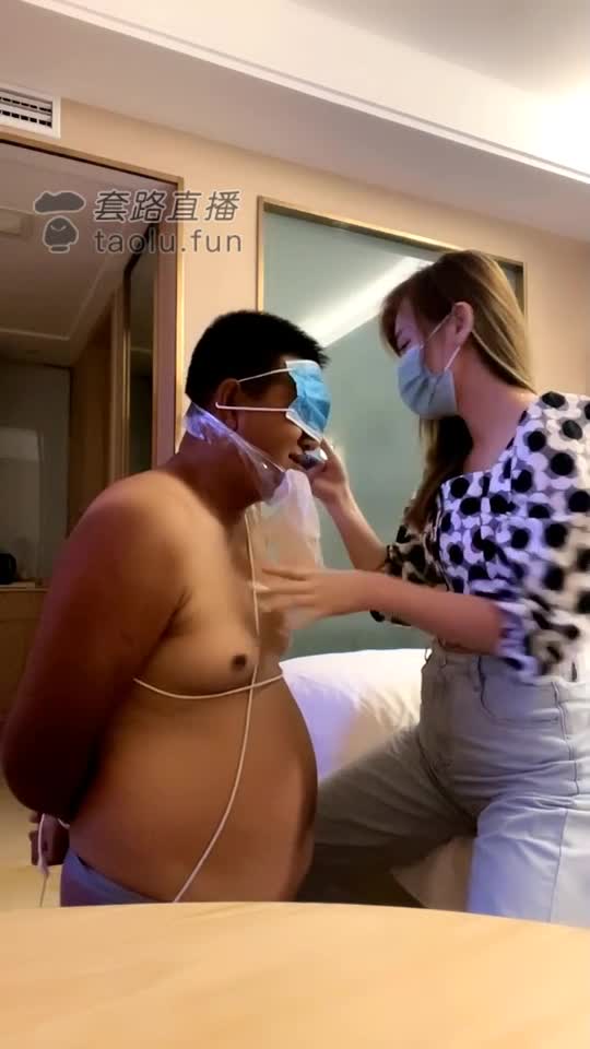 数据线蘸圣水全程暴力狠抽