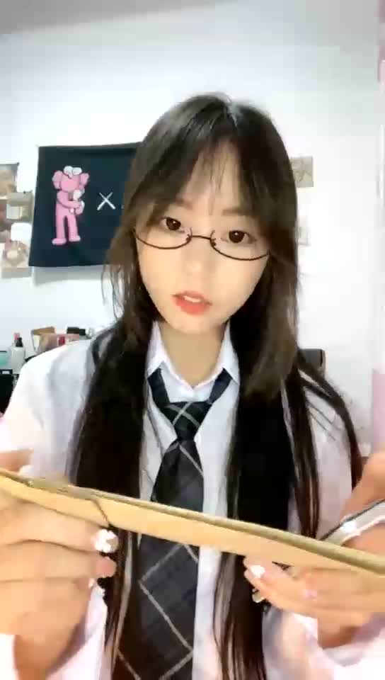第一视角红绿灯学妹告白学长不成功后辱骂场