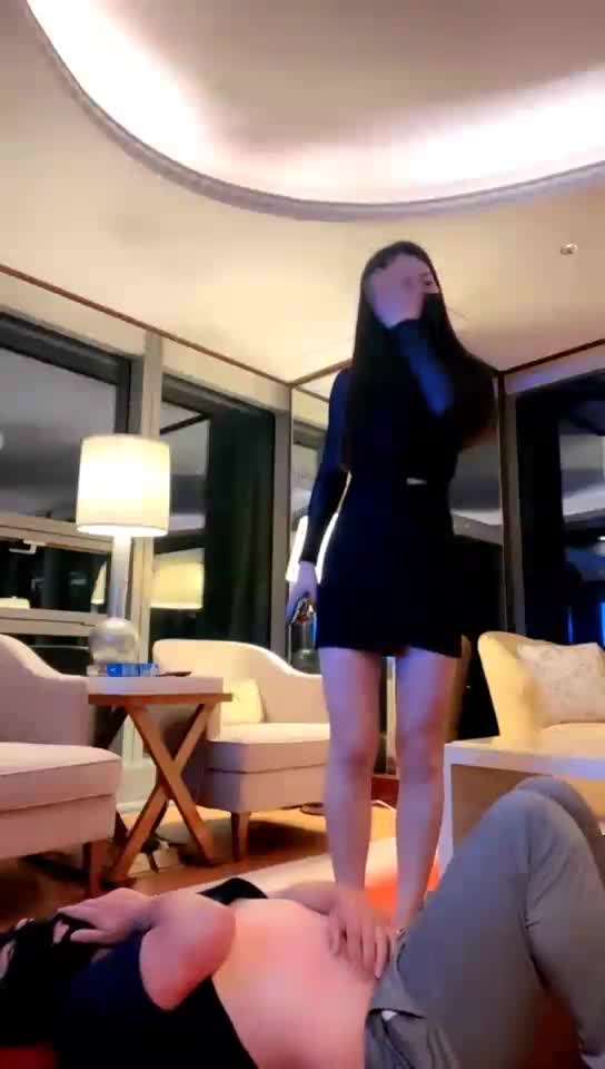 废物被踩踏深喉踢踹