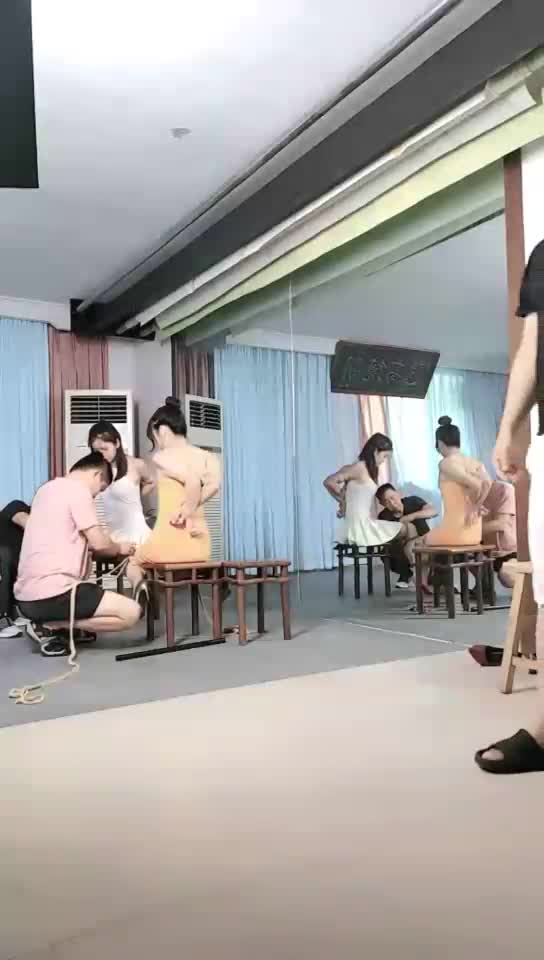 双胞胎姊妹被劫持日式捆绑