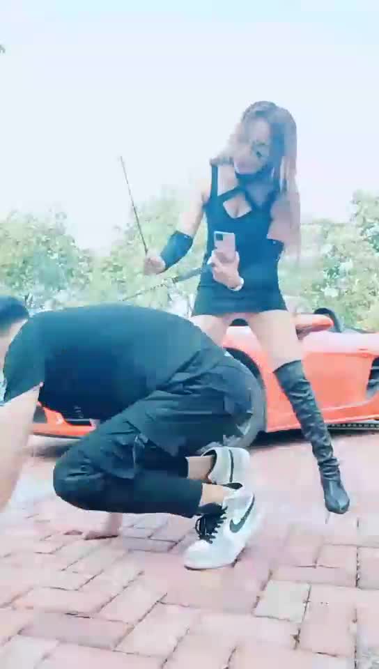 野外调教 舔丝袜脚 骑马 夹脖子 虐乳