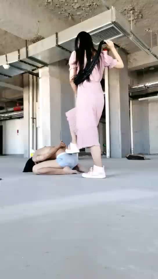 绑架弟弟 躁躏他
