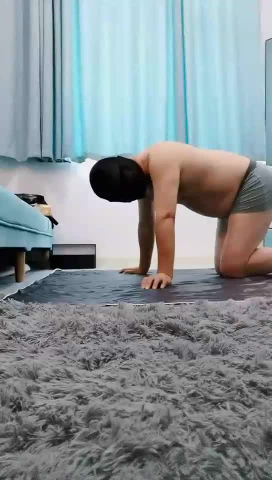 玉足喂食酸奶 舔脚 圣水