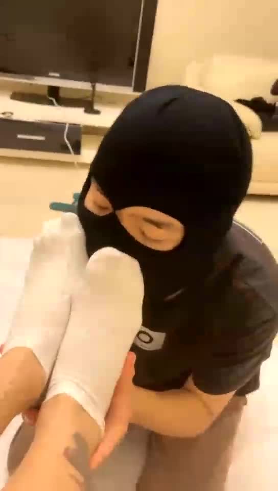 大学狗爬上门求虐赏口水踩踏