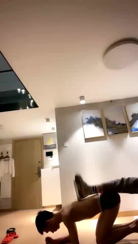 调教同学耳光圣水舔鞋舔脚