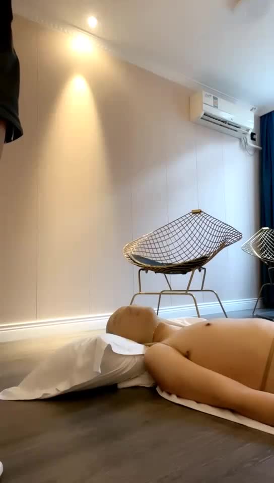 玉臀坐脸窒息深喉人体烛台 长袜深喉