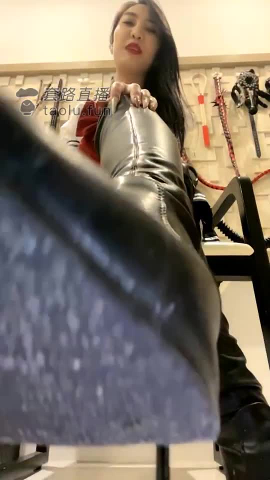 长靴羞辱全家废物狗