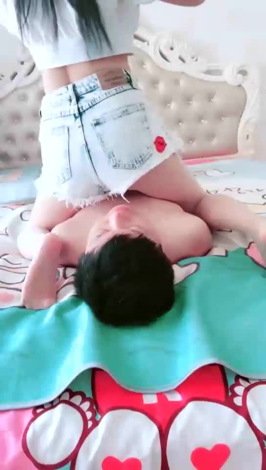 强制儿子闻屁股 恋臀癖福利