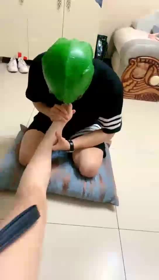 足疗技师儿子给我捏脚