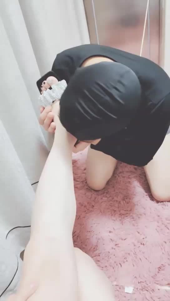 被绑住下体的狗 被主人玩