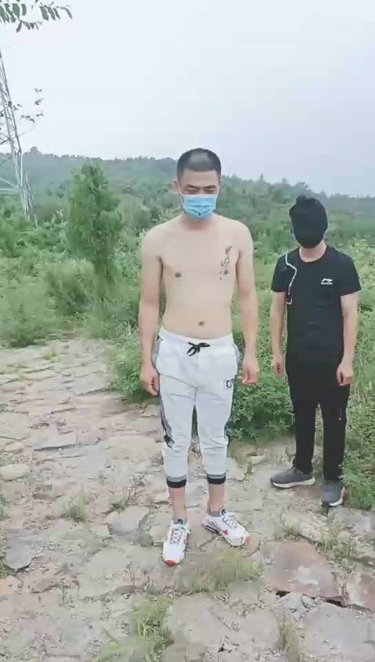 爬山偶遇劫匪