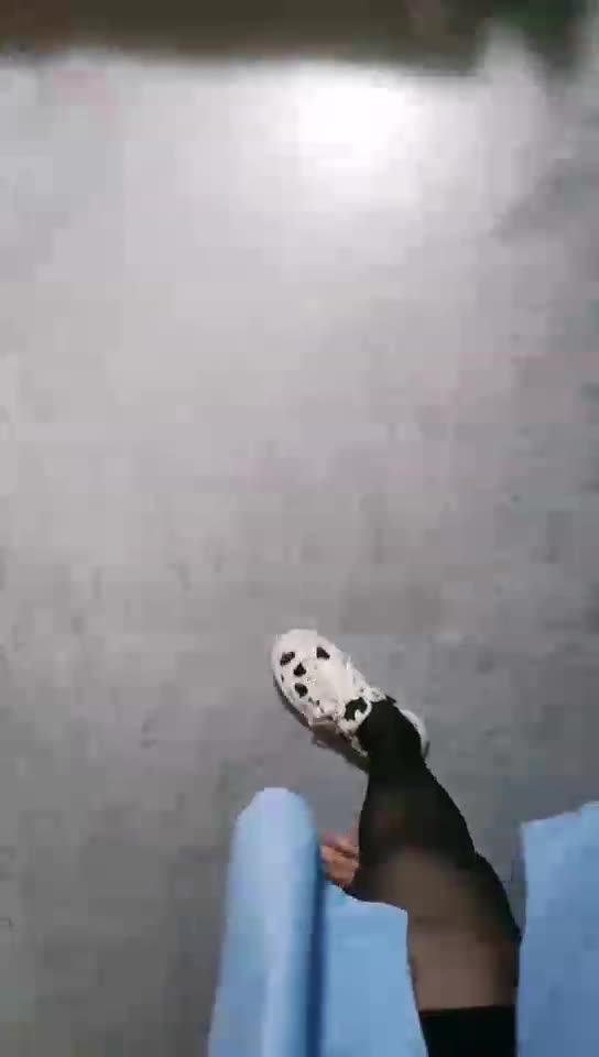 惩罚贱狗 黑丝高跟踢裆 圣水洗狗头