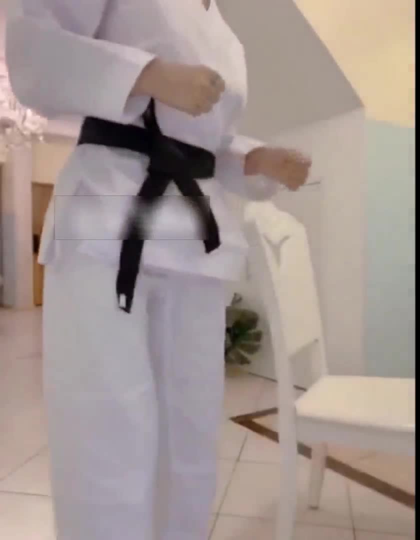 空手道女神 极度辱骂踹脚靶M骂到起飞
