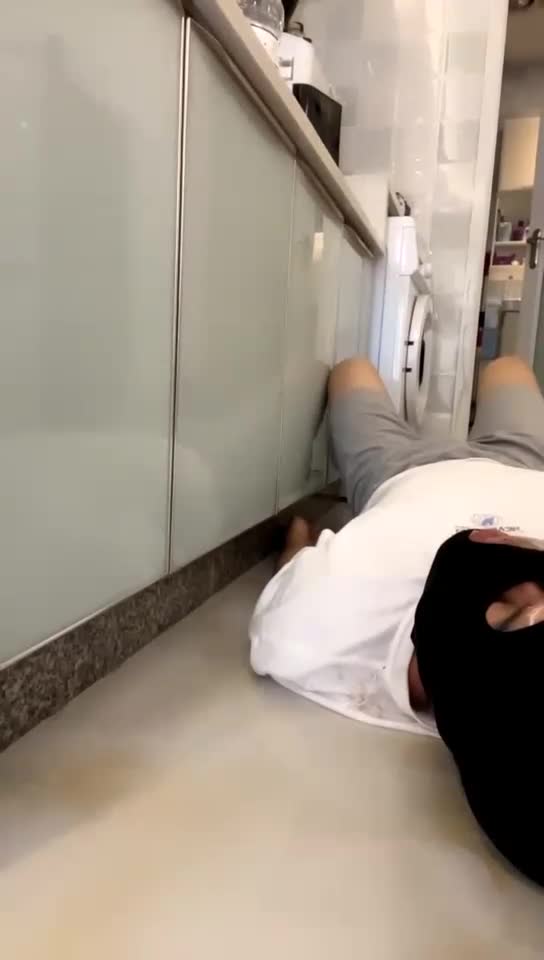 全体重踩踢裆