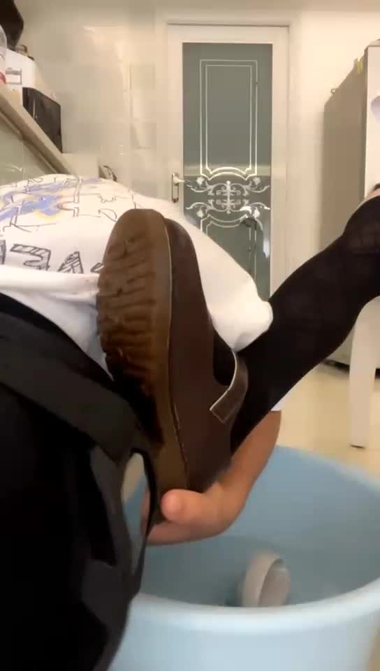 喝脏鞋水