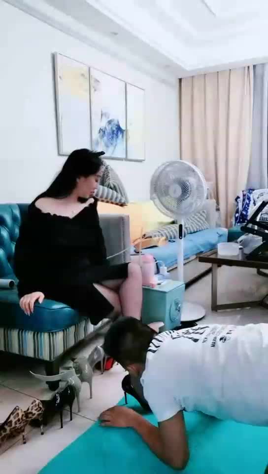 家奴伺候主人