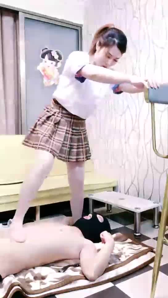 全体重踩踏