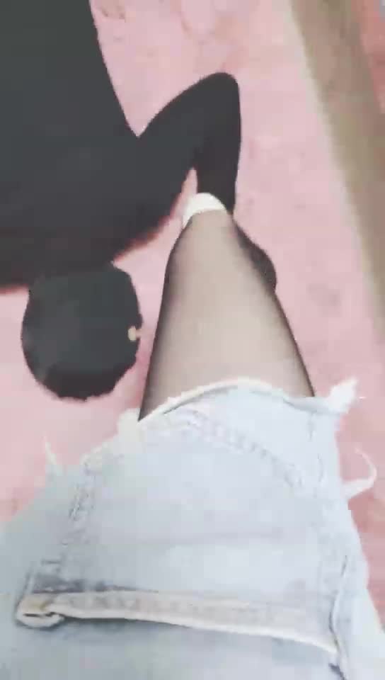 小白鞋配丝袜 狂虐狗