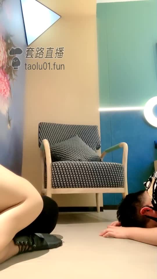 两条马桶奴 喂食黄金圣水各一碗