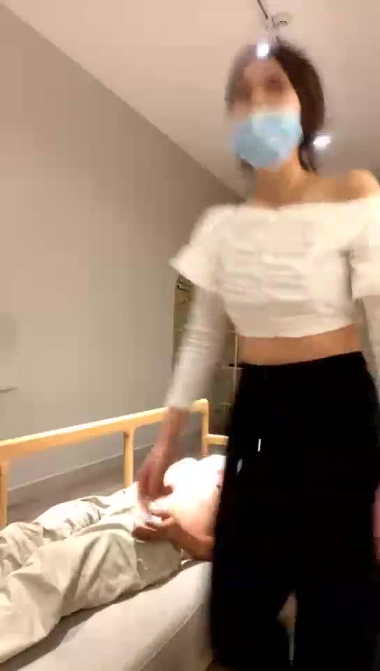 调教老贱奴 全体中踩脸 掐腿掐胳膊