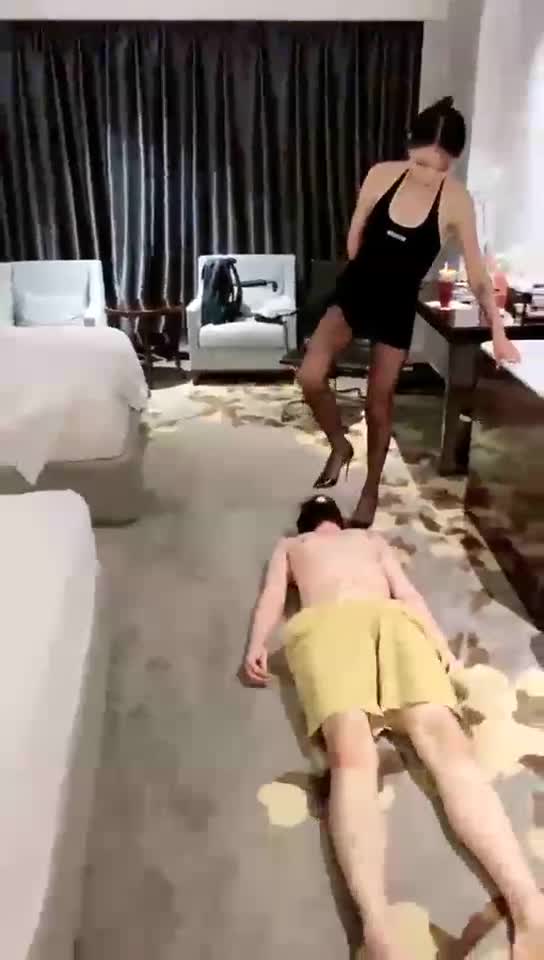 面试直播狗 踩踏 鼻涕 呕吐