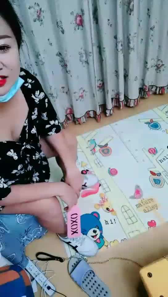 全程狂抽耳光 全体重踩