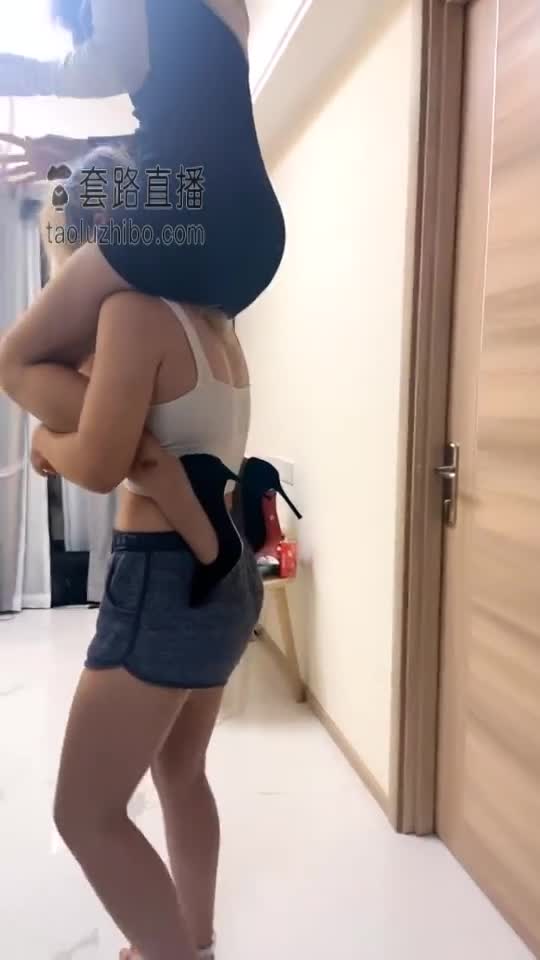 全体重踩踏女奴