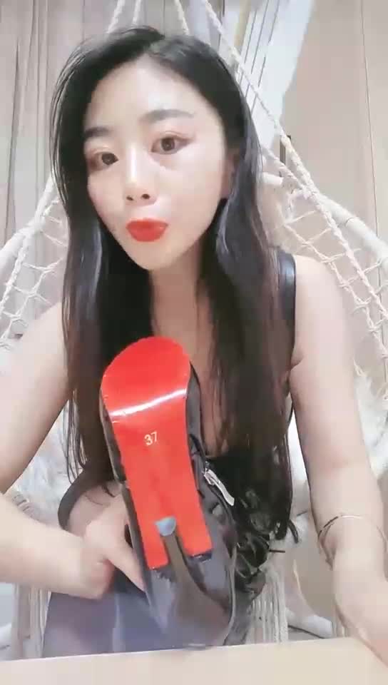 第一视角 高跟长靴 强制狗子舔鞋 止寸炸干狗子身体