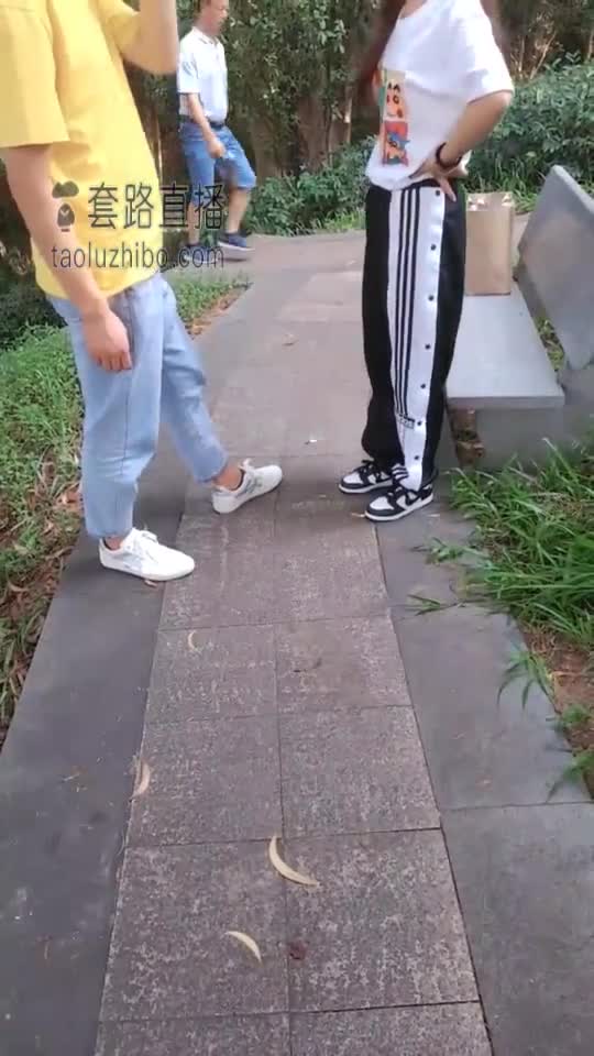 户外公园开发素人 玩狗刺激