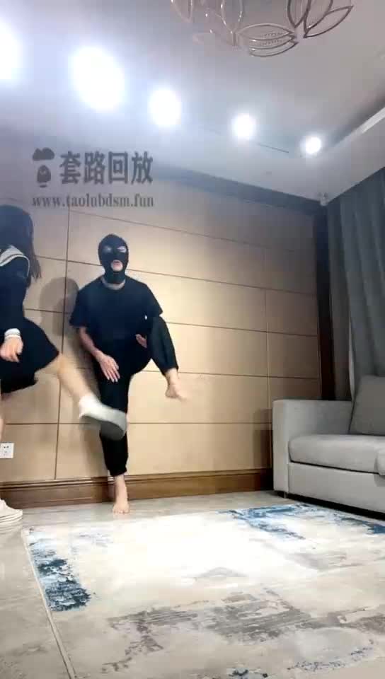 暴力踢裆