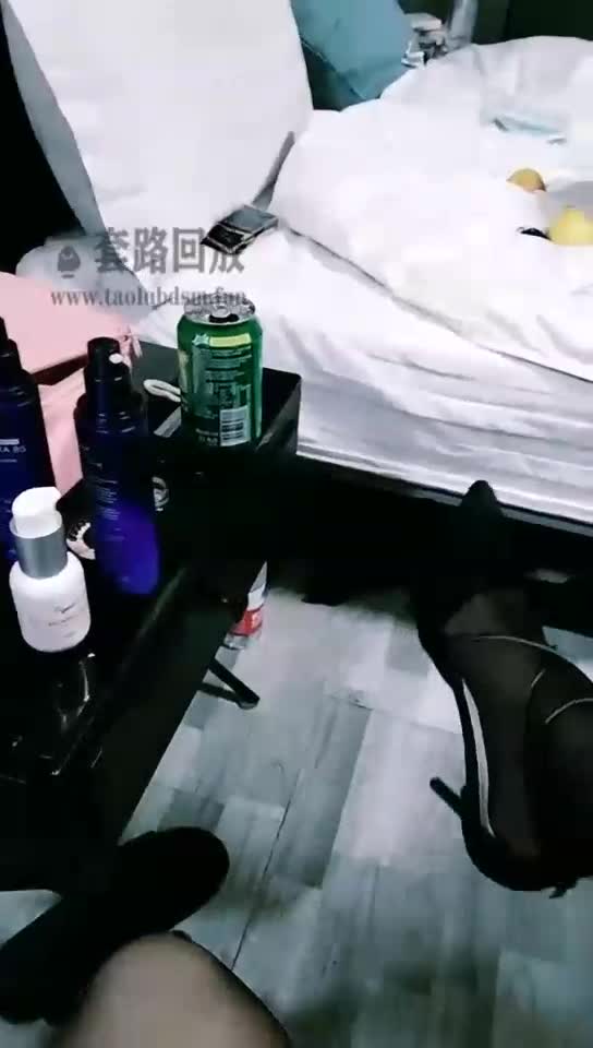 高跟喂食 舔脚闻鞋