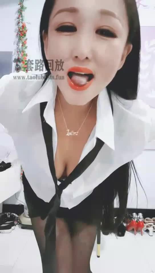 口水 撕烂黑丝 高跟插香蕉 美臀诱惑