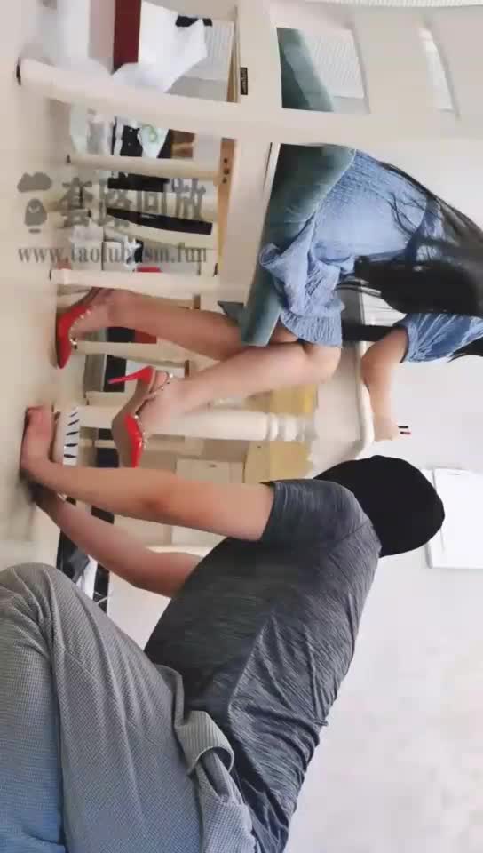 家务奴 伺候吃饭