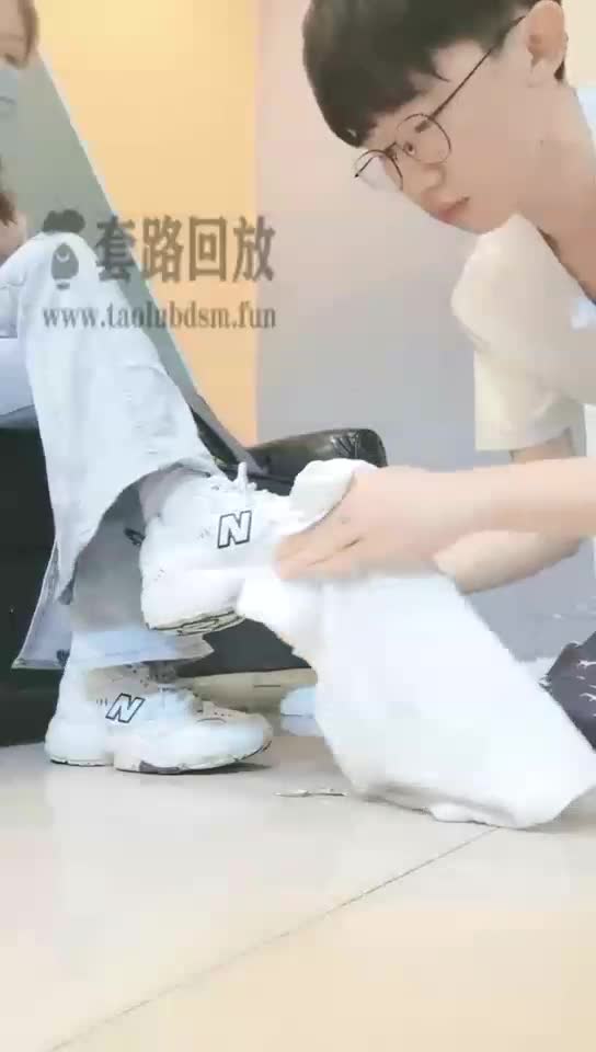 直播调教 舔运动鞋舔脚