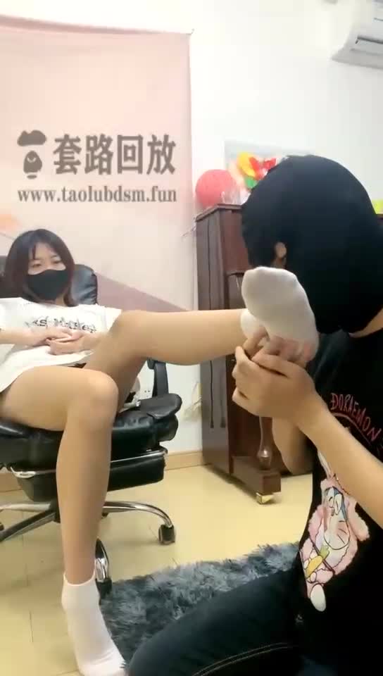 一只学生狗零开发中 舔白袜 钻胯 喝洗脚水
