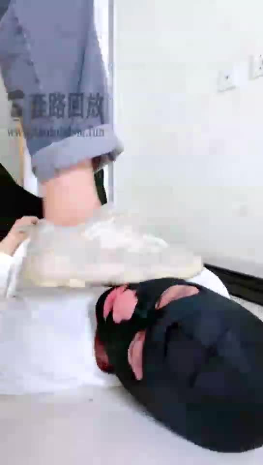 首虐 看我老爹鞋踩