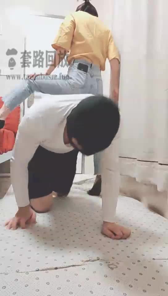 花式玩狗 狂踹后背 脖子窒息