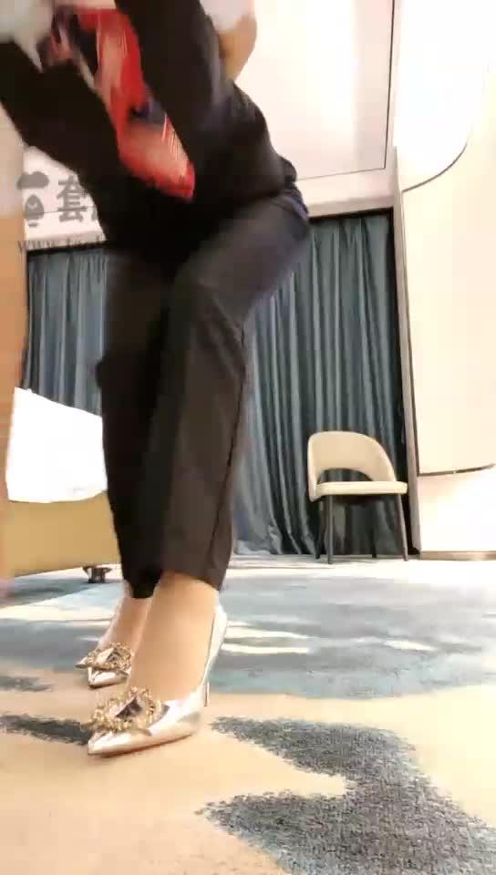 虐狗钻胯 虐乳 踩手坐脸 踩踏