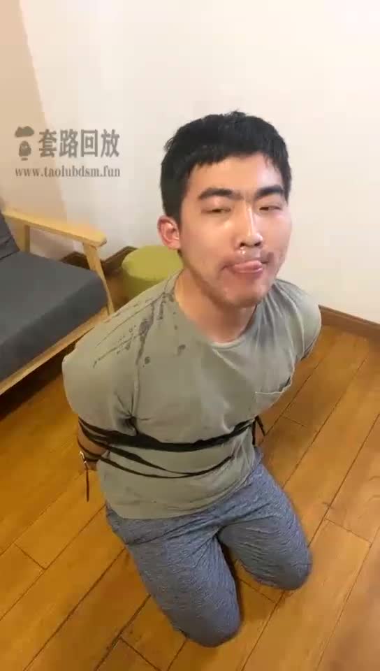双女王妈妈痛打贱狗 强迫黄金
