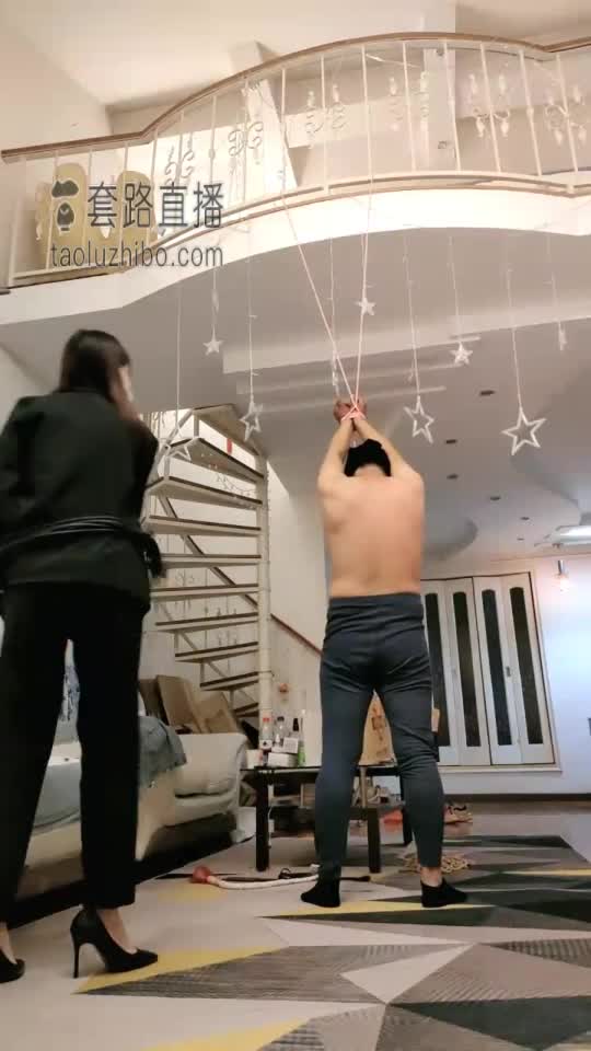 暴力虐打出气筒