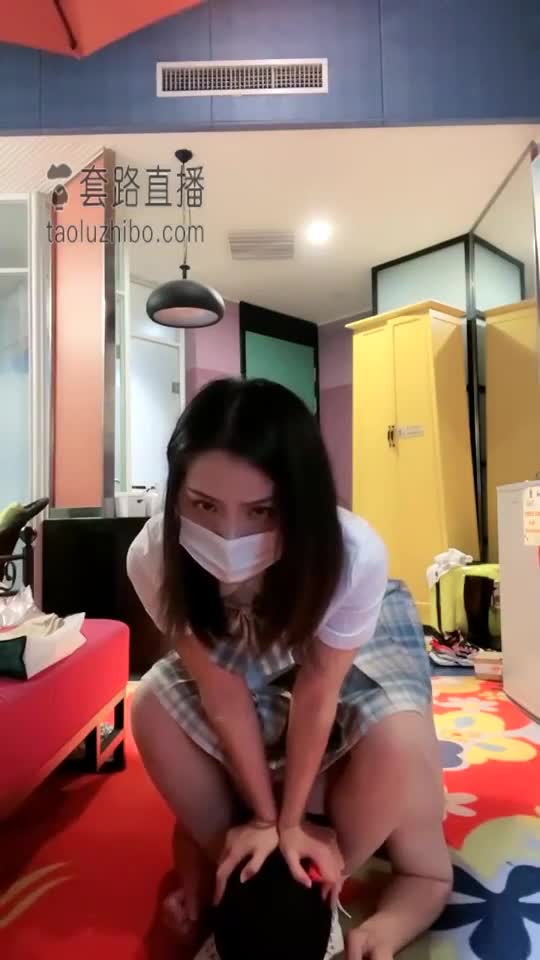 JK小姐姐修理下贱狗