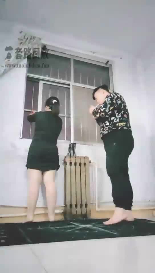 被初恋男友绑在窗户边玩