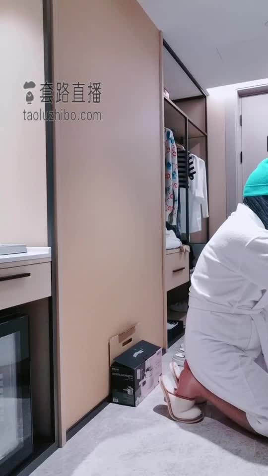 皮裤坐脸 圣水 骚尿给姐夫煮面吃