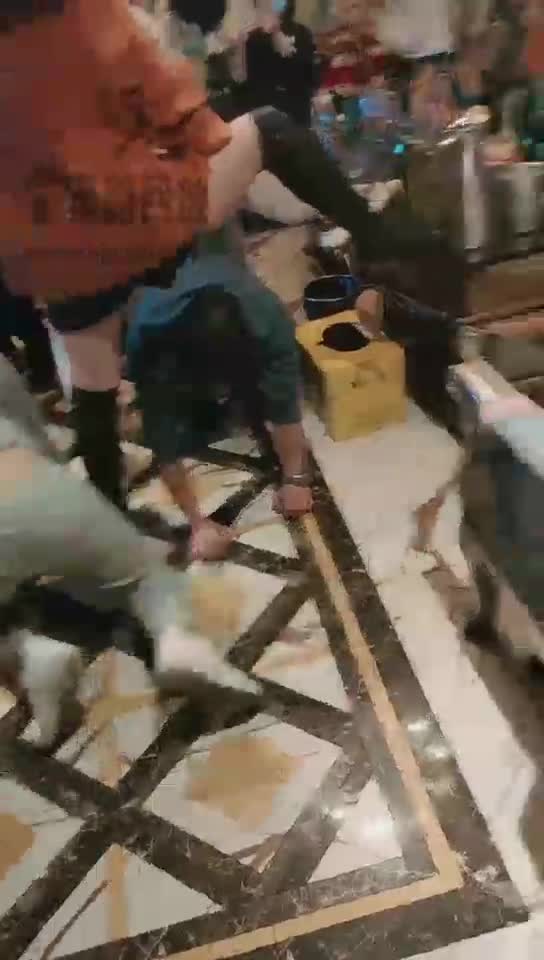 KTV群调呕吐物 素人进圈