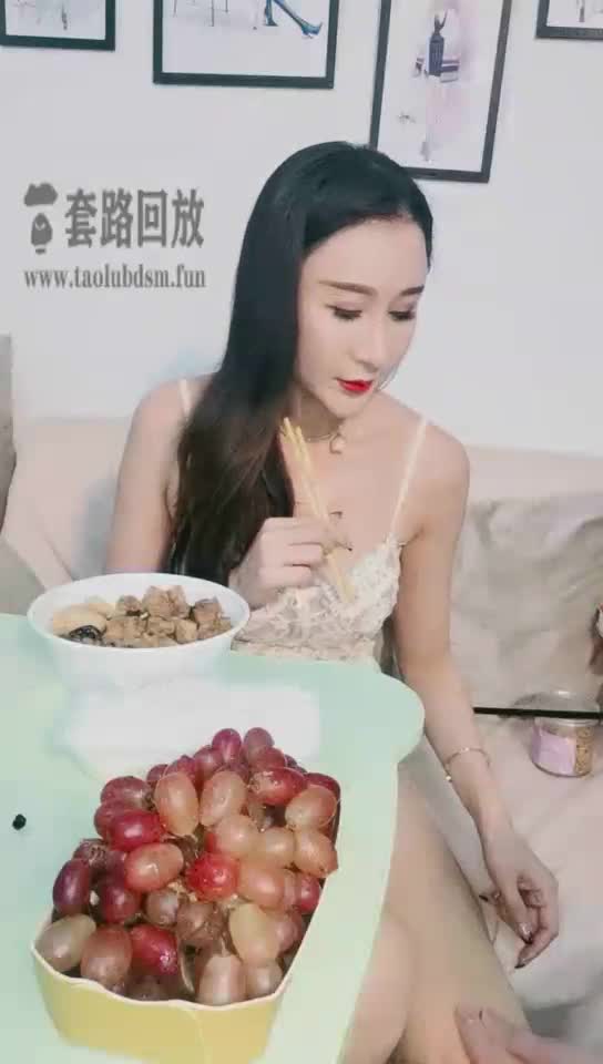 家奴伺候玉足 生活化调教