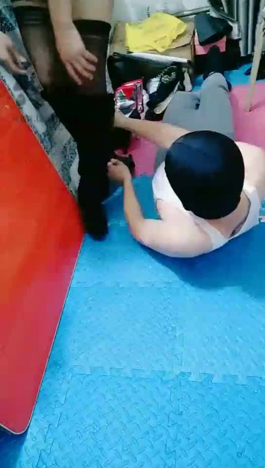 贱逼狗被主人完虐